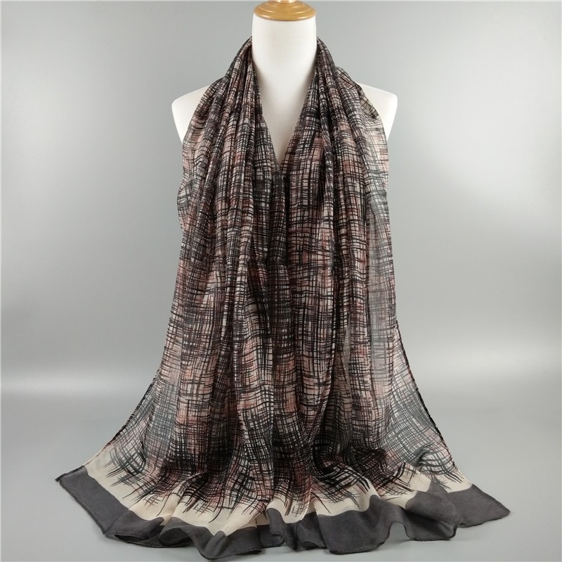 Gray Scribbled Sketch Print Hijab