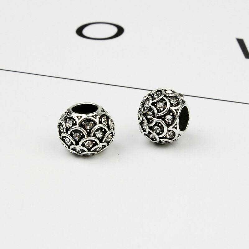 Diamante Scale Charm