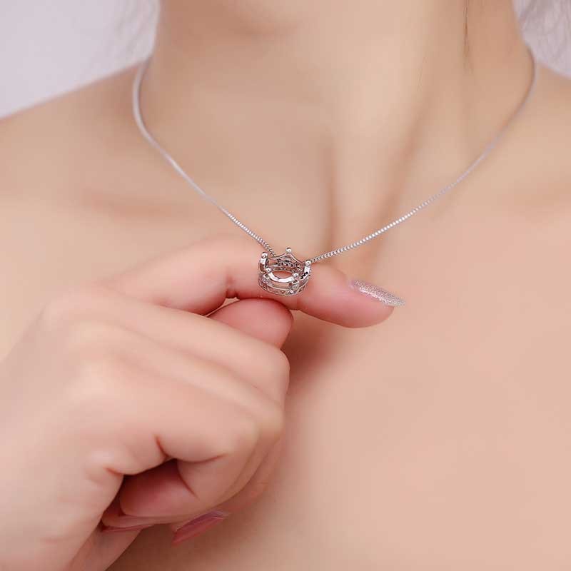 Crown polished Necklace